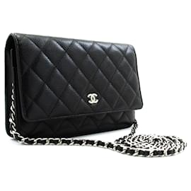 CHANEL Geldbörse mit Kette aus genarbtem Kalbsleder schwarze WOC