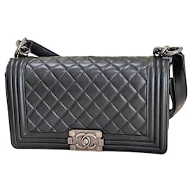 Borsa Boy Flap Media in Pelle Matelassé Nera Aged con Catena di Chanel