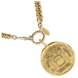 Collana Medaglione Vintage Chanel 31 Rue Cambon in Metallo