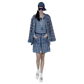 Chanel Primavera 2017 Top de Punto a Rayas en Azul Marino y Plata con Botón CC