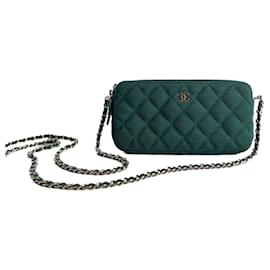 Chanel Porta telefono Mini Clutch in Tessuto Trapuntato Verde