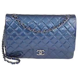 Borsa Chanel Maxi Classic Double Flap in pelle verniciata trapuntata blu navy