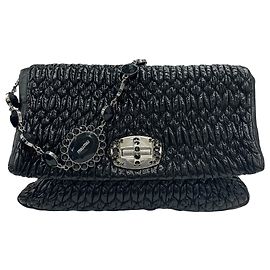 Borsa 2 in 1 in pelle verniciata nera matelassé con gioielli Miu Miu