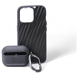 SET COQUE TUMI PER IPHONE PRO 15 + CASE IN CUOIO AIRPODS PRO 150904-T053 NERO - Tumi