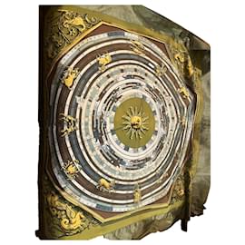Pañuelo Hermès Astrology de seda caqui