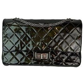 Borsa a spalla in pelle verniciata verde scuro iridescente Chanel 2.55 Reissue Double Flap