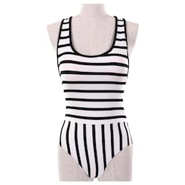 Costume da bagno intero con motivo COCO Mark di Chanel
