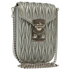 Borsa a spalla in pelle matelassé Miu Miu con catena argento Auth gh730