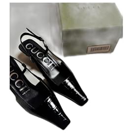 Gucci Pumps aus schwarzem Krokodil-Prägeleder mit Fersenriemen