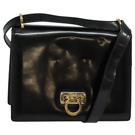 Borsa a Spalla Gancini in Pelle Nera e Oro Salvatore Ferragamo Auth 140988