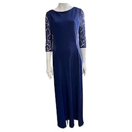Vera Wang Abendkleid mit Schleppe und Spitzen-Einsätzen