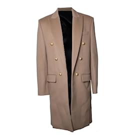Balmain, abrigo de lana beige con botones dorados