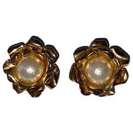 Yves Saint Laurent Clips d'oreilles en métal doré et perles