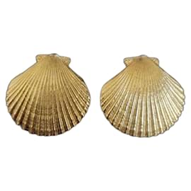 Boucles d'oreilles Yves Saint Laurent Palace forme coquillage dorées