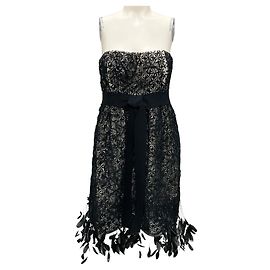 Robe de cocktail en dentelle sans bretelles ornée de plumes, Oscar de la Renta, Pré-Fall 2011