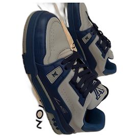 Louis Vuitton Trainer Sneaker aus marineblauem Leder