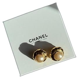 Orecchini Chanel Vintage – Metallo dorato e perla barocca