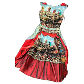 Vestido de seda multicolor com estampa Opera dei Pupi de Dolce & Gabbana