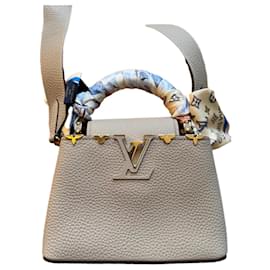Louis Vuitton Capucines Mini in pelle Taurillon Grigia