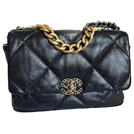 Borsa Chanel 19 Large in agnello nero
