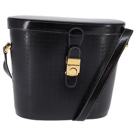 Borsa a Spalla Intrecciata GUCCI in Pelle Nera e Oro 001 33 0998 Auth 144140