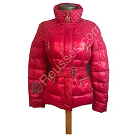 Chaqueta de plumas Moncler rosa fucsia con cinturón – talla 1 – detalles dorados, cuello alto, corte femenino
