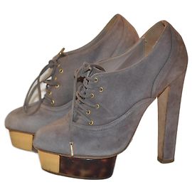Botines Le Silla en ante gris con detalles dorados