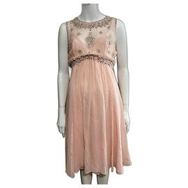 Jenny Packham Handverzierte Seidenkleid in einem sanften Rosa