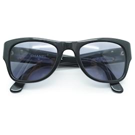 Chanel Gafas de sol con marco negro CC Logo