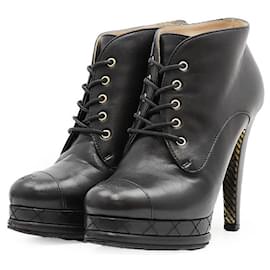 Chanel Leder Stiefel mit hohen Absätzen