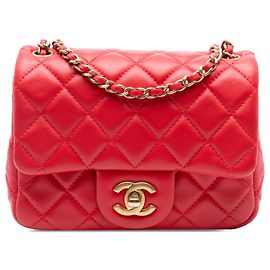 Chanel Mini Quadrado Clássico Vermelho em Couro de Cordeiro Pérola Amassada com Flap Único