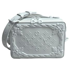 Bolso de Hombro Soft Trunk Ornament LV Louis Vuitton