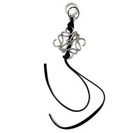 Cinturino in pelle di vitello con charm Anagram Loewe