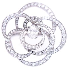 Anillo Ovalado Camelia CHANEL en Oro Blanco