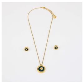 Set collana con catena dorata e pendente medaglione Medusa in smalto verde e orecchini a bottone - Versace