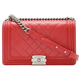 Boy Matelassé Schultertasche von Chanel