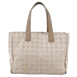 Borsa da viaggio in nylon media di Chanel
