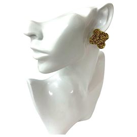 Orecchini a clip in oro con motivo Coco Mark vintage di CHANEL