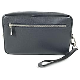 Pochette Kasai in Taiga di Louis Vuitton