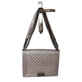 Borsa a mano Chanel in pelle argentata