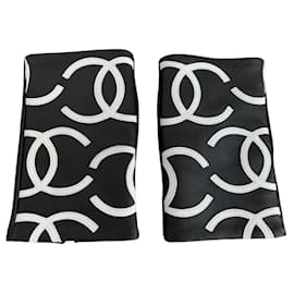 Chanel 22S All Over CC Logo Leather Black White Fingerless Gloves 7.5