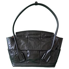 Borsa a mano Bottega Veneta Arco Slouch 33 in pelle nera