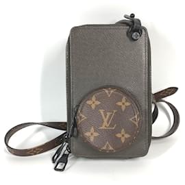 Borsa a Spalla Phone Box Monogramma Taiga Louis Vuitton