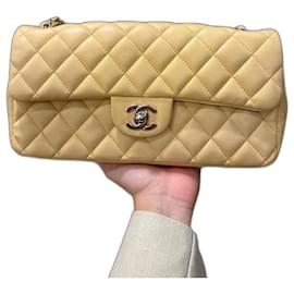 Chanel clásico atemporal este-oeste
