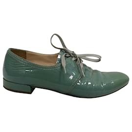 Prada Schnürschuhe aus grünem Lackleder