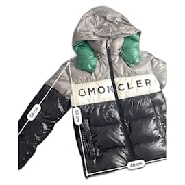 Moncler talla S (14 años)