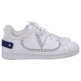 Sneakers perforate foderate in shear Valentino Garavani Backnet in pelle bianca