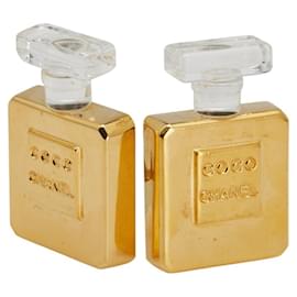 Pendientes de clip claros y dorados de Chanel