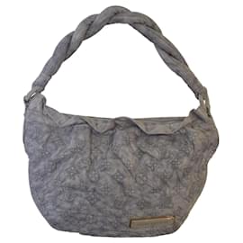 Borsa a spalla Louis Vuitton Monogram Olympe Nimbus M95474 in pelle grigia