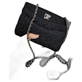 Borsa Chanel in tessuto nero